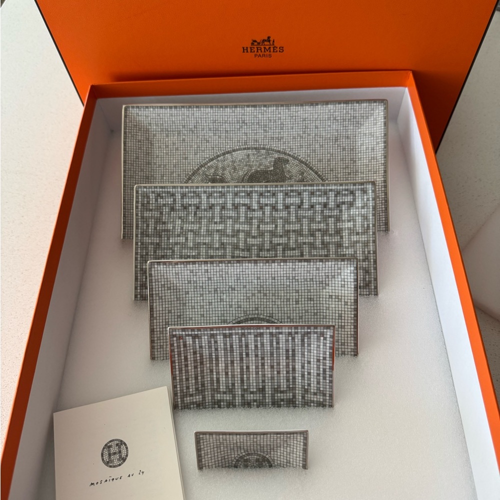 Hermes set of 5 square gray plates